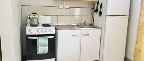 Fridge, microwave, oven, coffee/tea maker