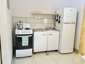 Refrigerador, microondas, horno, cafetera/tetera