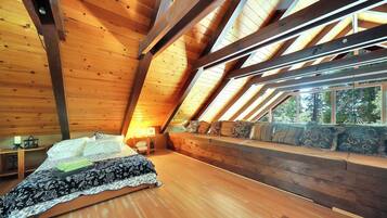 4 bedrooms, travel crib, WiFi, bed sheets