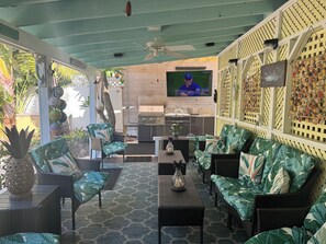 Outdoor dining - Tropical Paradise Home Steps to Beach Heated Pool Game Rm Singer Island Retreat! (West Palm Beach)