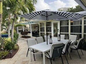 تناول الطعام بالخارج