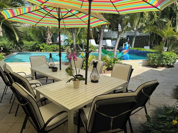 تناول الطعام بالخارج