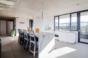 Fridge, oven, dishwasher - "MiAmor Beach House: Your Romantic Coastal Escape" (Sedgefield)