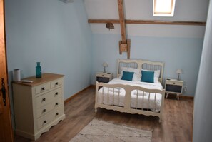 2 bedrooms, desk, iron/ironing board, travel crib