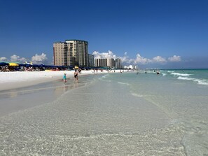 Am Strand, Liegestühle, Strandtücher