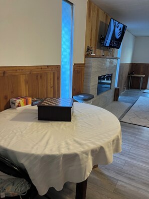 Interior - Blue house Lake Andes Large yard.- Sleeps 7 Privacy secure for Boats. (Lake Andes)