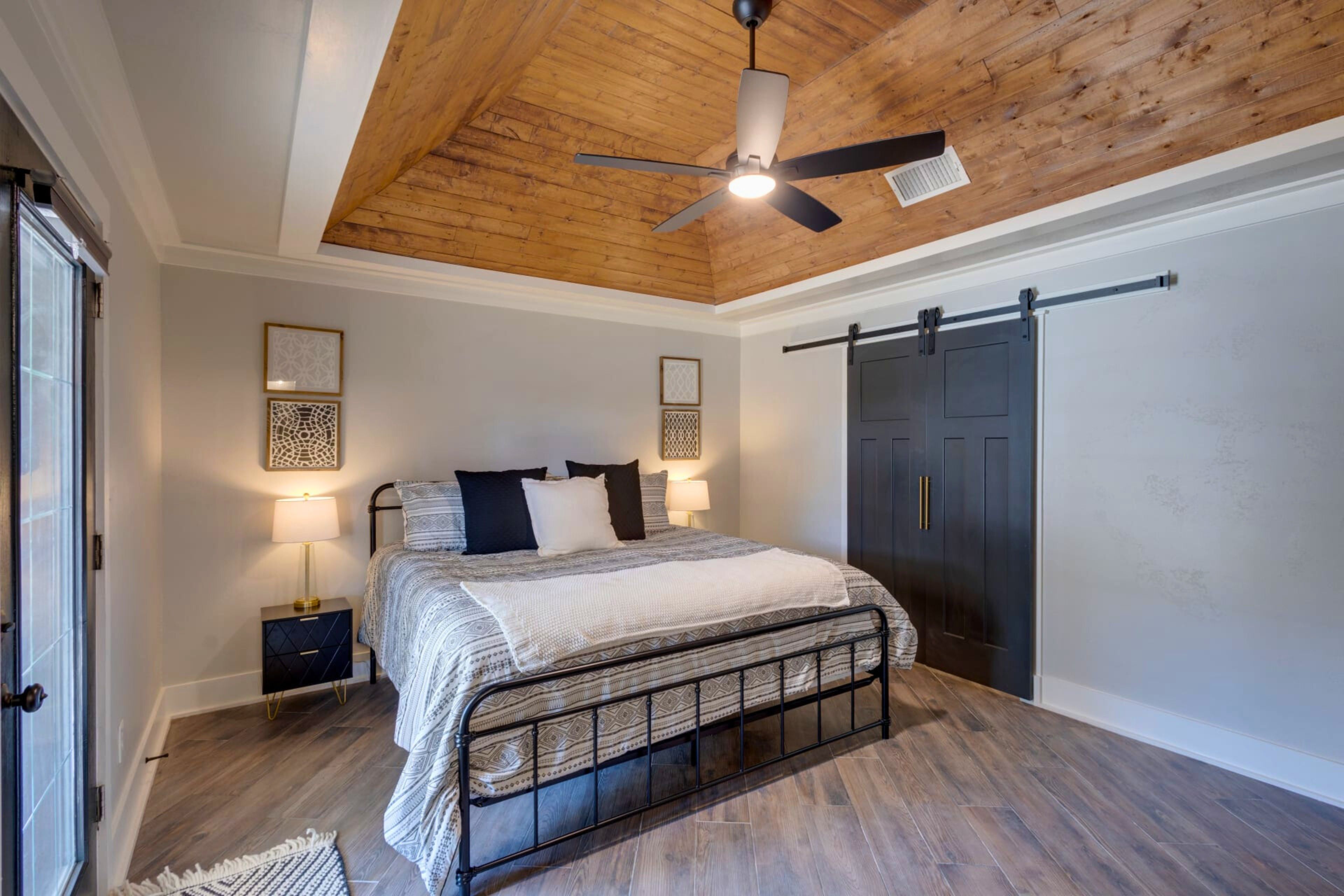 3 slaapkamers, een strijkplank/strijkijzer, reisbedje, gratis wifi