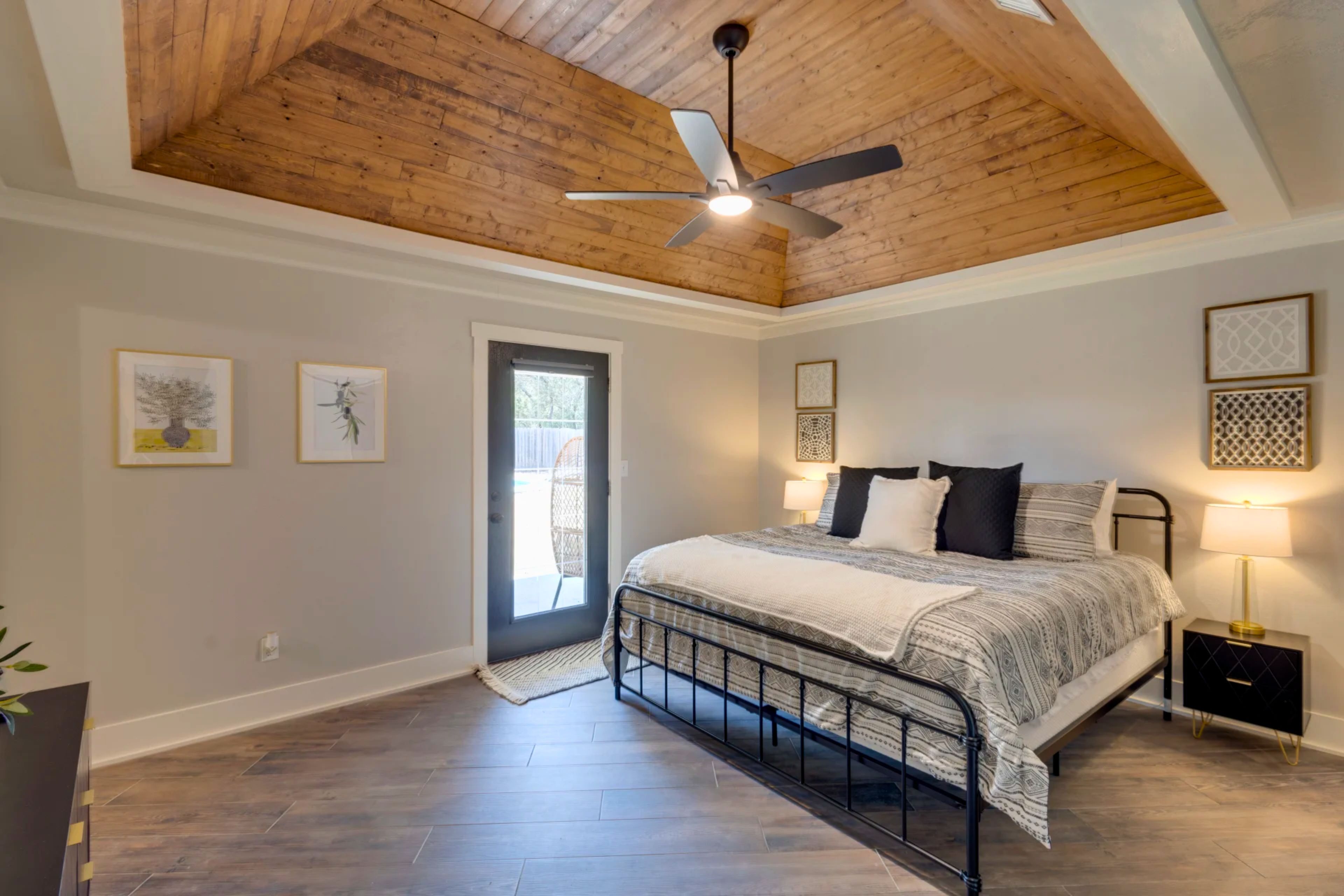 3 slaapkamers, een strijkplank/strijkijzer, reisbedje, gratis wifi