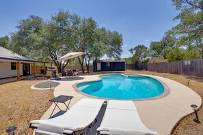 A heated pool - Private 2-Acre Salado Hill Country Villa, Heated Pool, Hot Tub, Sleeps 9 (Salado)