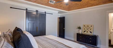 3 bedrooms, iron/ironing board, travel crib, free WiFi