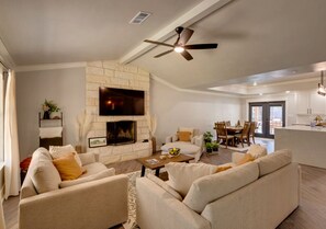 Smart TV, fireplace, table tennis, stereo