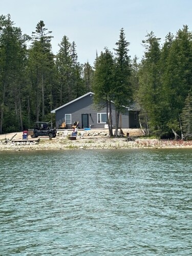 Beautiful, waterfront home located on the St Mary’s River, fisherman’s dream 