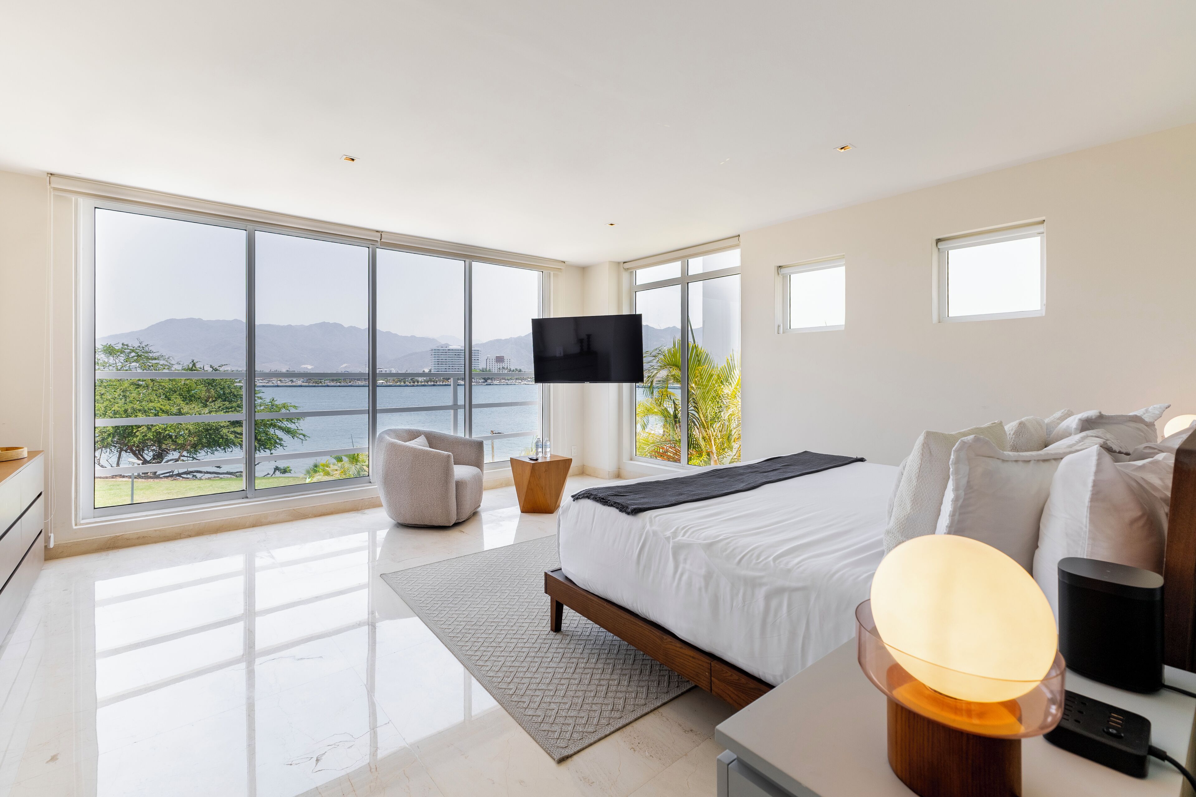 Deluxe Villa | Individually decorated, individually furnished, desk, laptop workspace