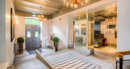 Stylish Historic Loft - Your Comfy Old Town Stop!