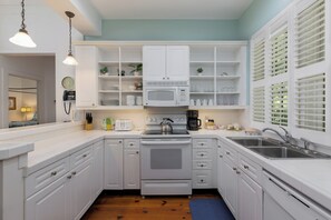 Fridge, microwave, oven, stovetop - Lagoon View w/shared pool Cottage - Min from Downtown! (Mount Pleasant)