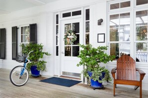 Exterior detail - Waterfront View w/pool Cottage - Min from Downtown! (Mount Pleasant)