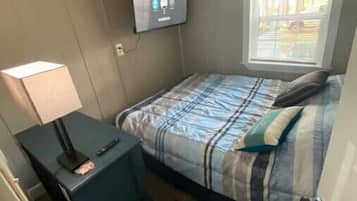 2 bedrooms, desk, free WiFi, bed sheets