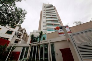 Exterior - Apartamento em Pinheiros com Piscina  (São Paulo)