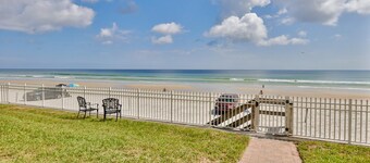 Coastal Waters 107 - A studio poolside retreat