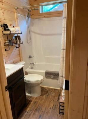 Shower, hair dryer, towels, soap - Dawdy House-Hidden Gem in Smokies Cozy Cabin Pigeon Forge Gatlinburg, W. Valley (Sevierville)