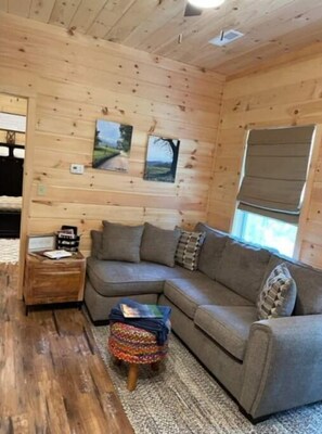 Smart TV, fireplace - Dawdy House-Hidden Gem in Smokies Cozy Cabin Pigeon Forge Gatlinburg, W. Valley (Sevierville)