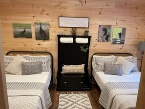 1 bedroom, WiFi, bed sheets - Dawdy House-Hidden Gem in Smokies Cozy Cabin Pigeon Forge Gatlinburg, W. Valley (Sevierville)