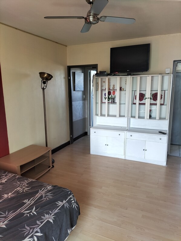 1 chambre, bureau, fer et planche Ă repasser, Wi-Fi gratuit