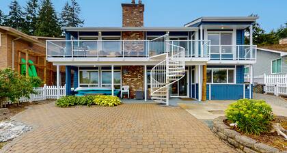 Waterfront home with private dock, kayaks, sauna, firepit, fireplace, tennis