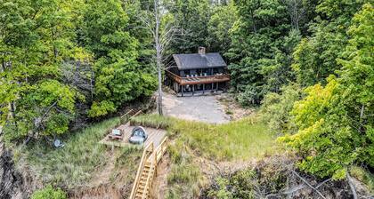 Lakefront house on 5 acres with gorgeous lake views, private beach, kayaks