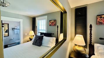 Deluxe Room, 1 Queen Bed | 1 bedroom, iron/ironing board, free WiFi