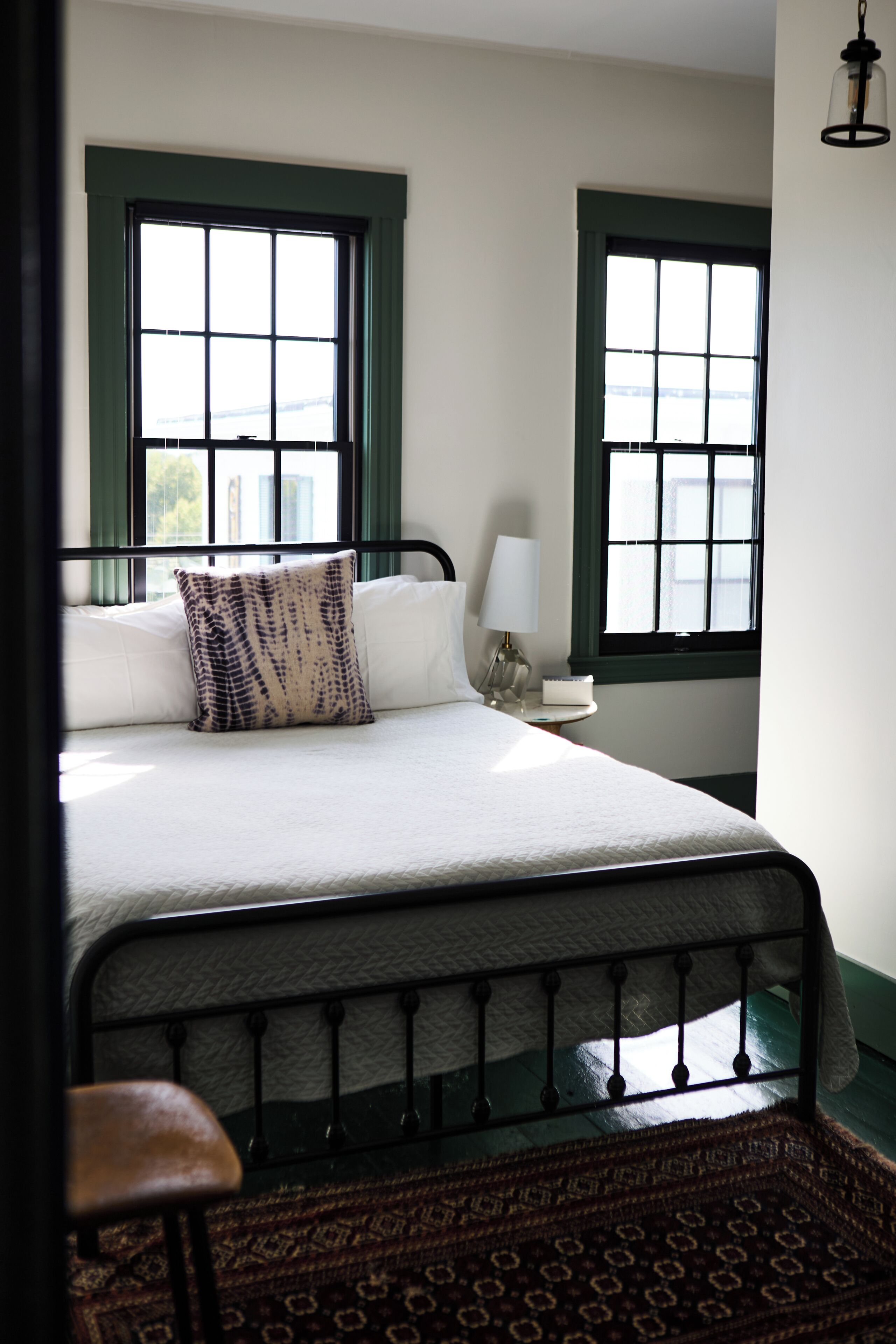 Chambre, 1 grand lit | Minibar, fer et planche à repasser, accès au Wi-Fi (inclus)
