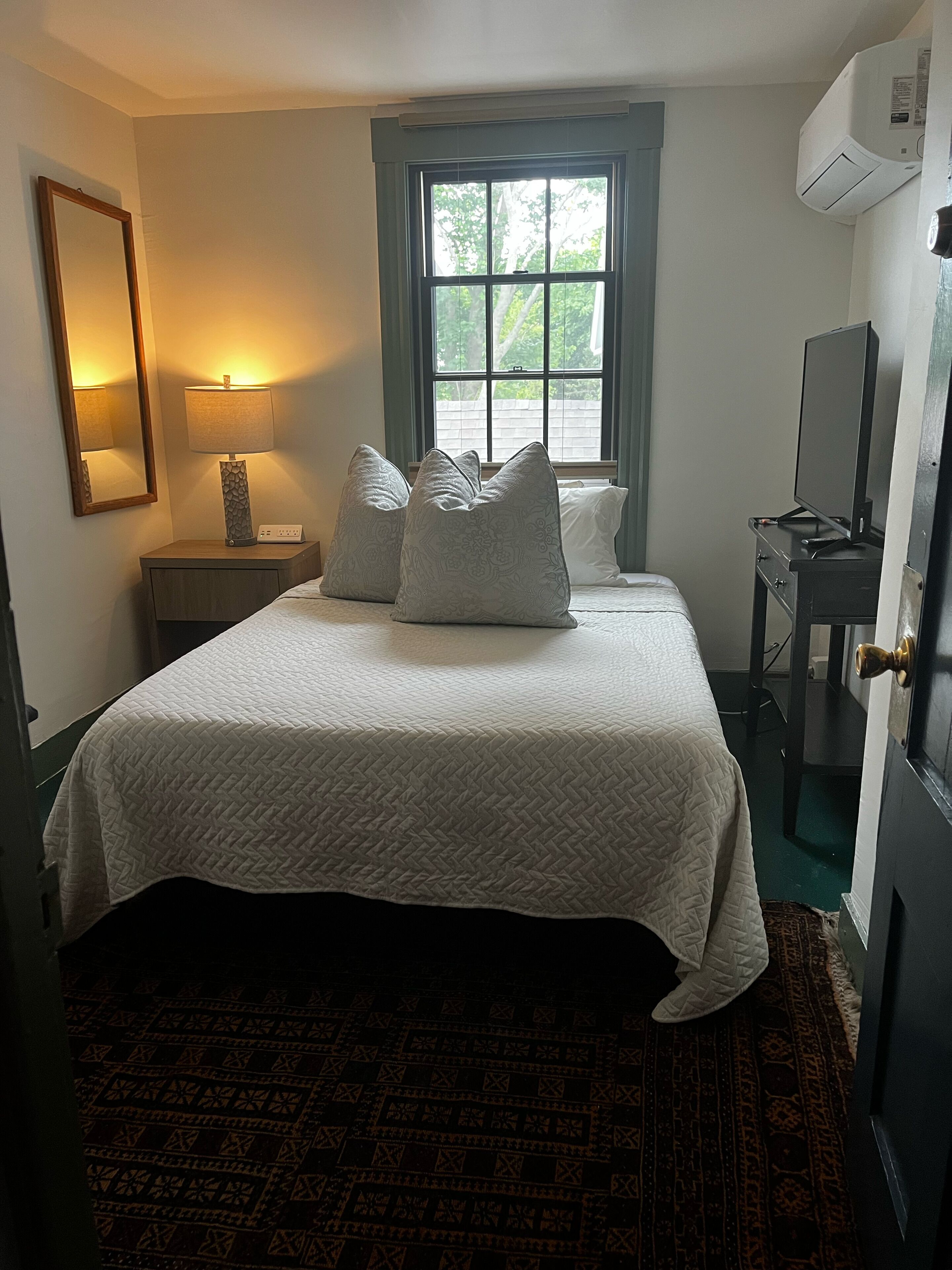 Economy Single Room, 1 Double Bed | Iron/ironing board, free WiFi