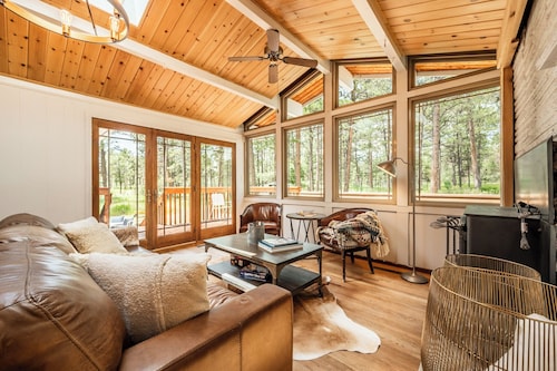 Soul Care Cabin Family Forest Getaway, 6 bedroom, 3 King beds