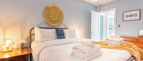 2 bedrooms, desk, iron/ironing board, travel cot