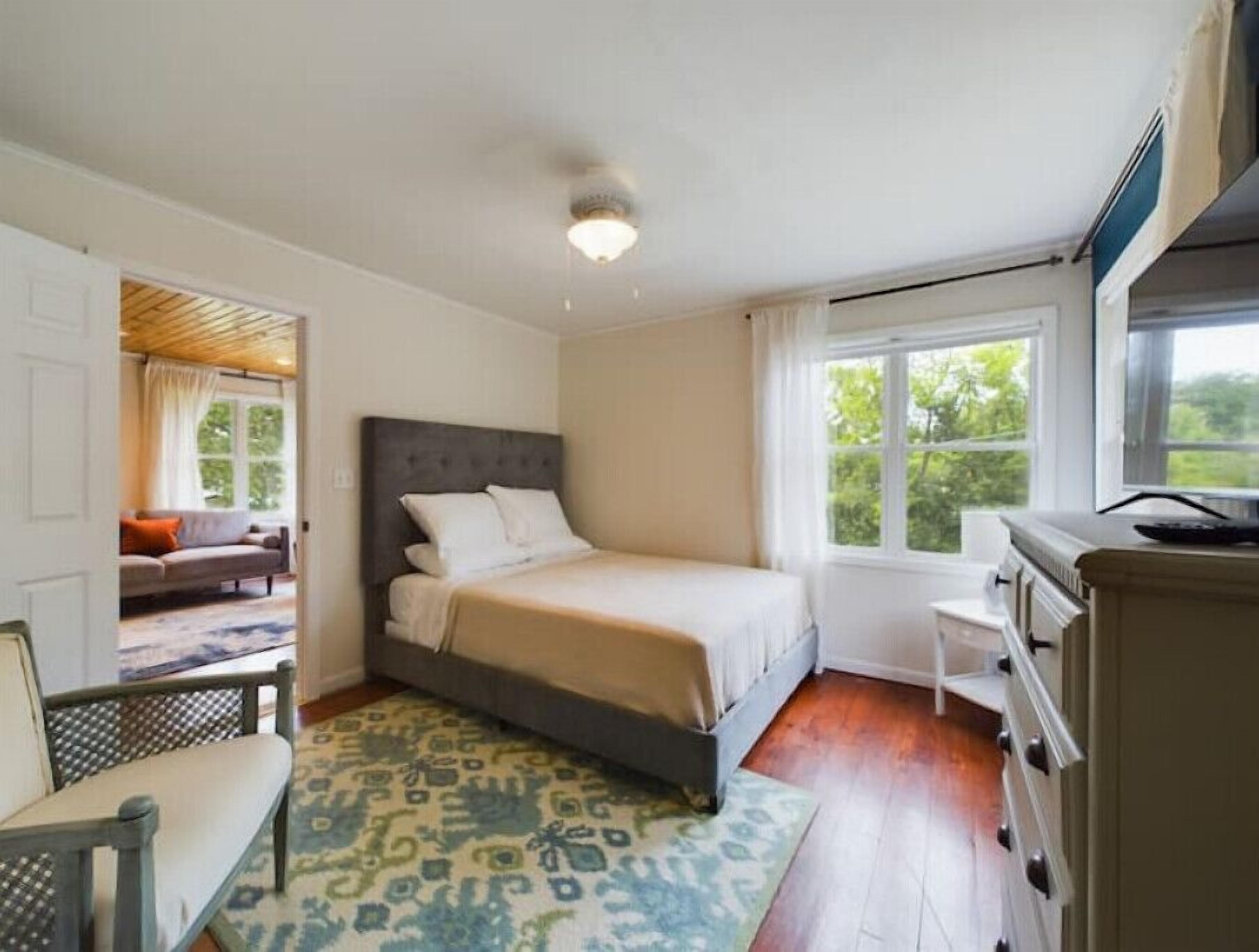 1 habitación, tabla de planchar con plancha, wifi gratis y ropa de cama 