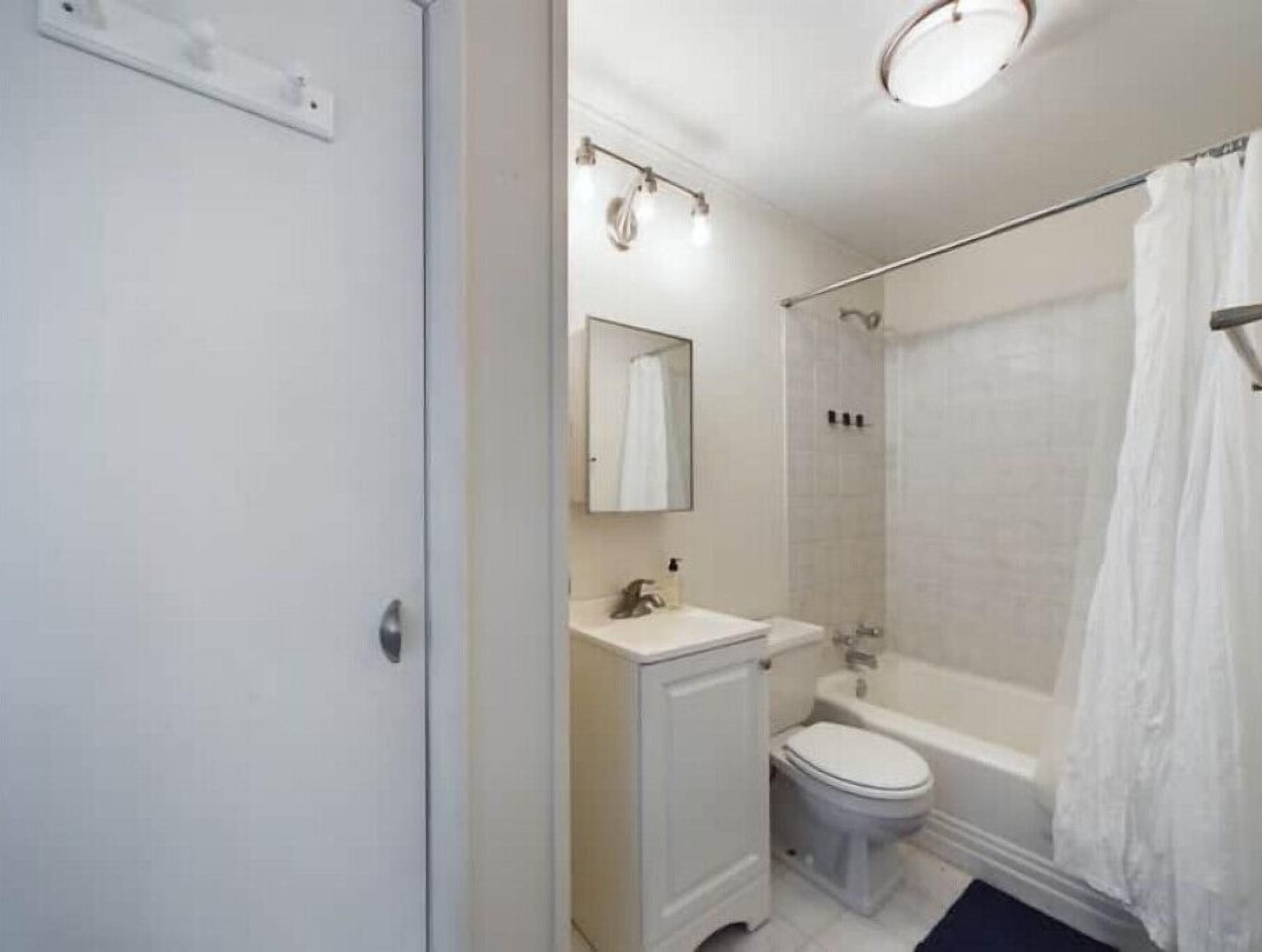 Ducha, toallas, jabón, shampoo