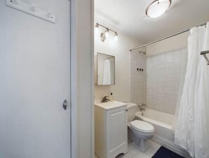 Dusche, Handtücher, Seife, Shampoo