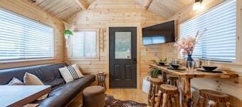 Hidden & Cozy Mountain Gem ~ Tail of the Dragon!