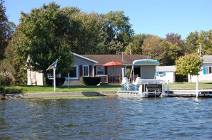 Exterior - Eagle's View Indiana waterfront home on a premier fishing lake pontoon included! (Silver Lake)
