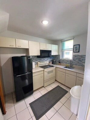 Fridge, microwave, oven, stovetop - Beautiful Apt with pool and steps from the beach (Luquillo)