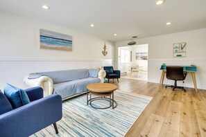 TV - Charming Beach Haven West Home: 1 Mi to Beach! (Manahawkin)