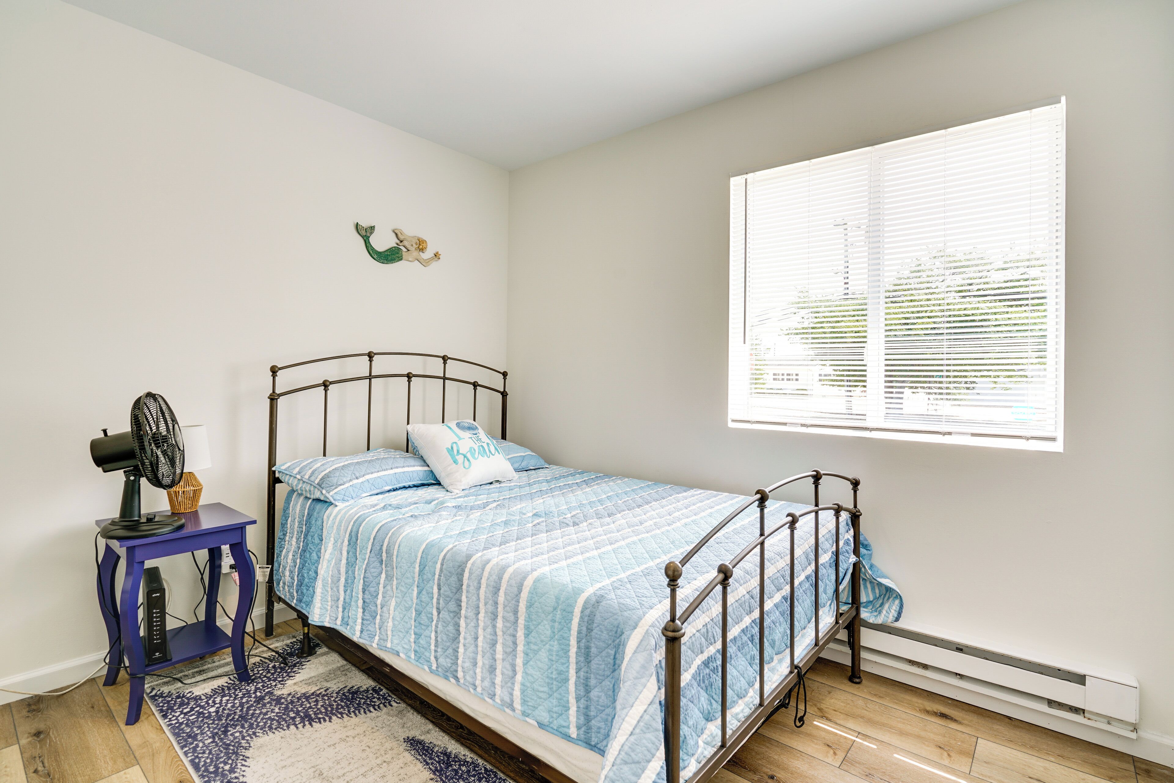 Charming Beach Haven West Home 1 Mi to Beach!, Manahawkin, NJ Vacation