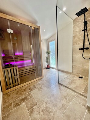 Jetted bath, hair dryer, towels, soap
