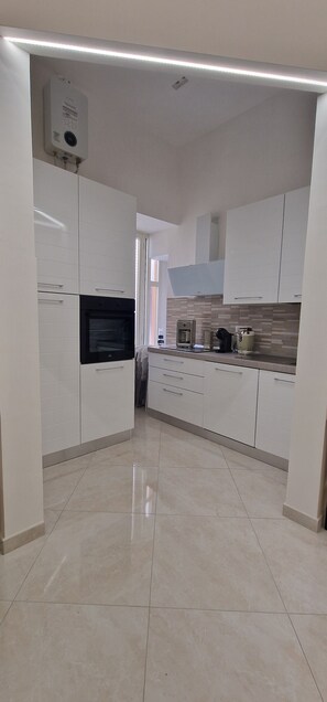 Mini réfrigérateur, micro-ondes dans l'espace commun