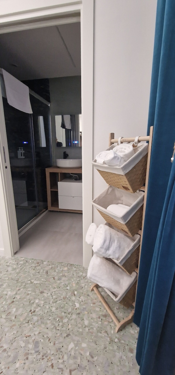 Chambre Supérieure Double ou avec lits jumeaux | Literie de qualité supérieure, couette en duvet d'oie