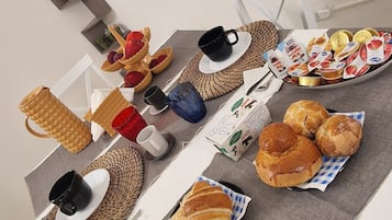 Tägliches inbegriffenes einheimisches Frühstück