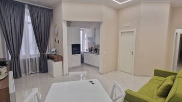 Family Condo, Kitchen | Living area | Smart TV, printers
