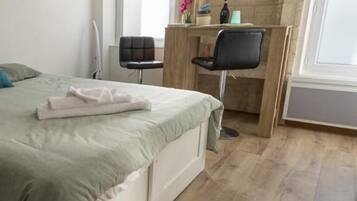 Fer et planche à repasser, Wi-Fi gratuit, draps fournis