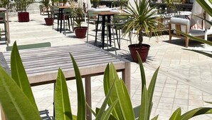 تناول الطعام بالخارج