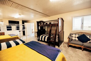 16 soverom, strykejern/-brett, reiseseng for barn og wi-fi (inkludert)